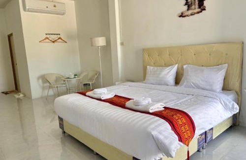 Tha Khun Ram Hotel | ไวท์เฮาส์กำแพงเพชร