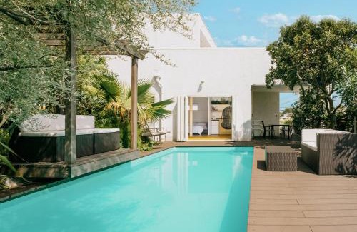 Kamakura Villa | カサブランカプールハウス鎌倉 - Casablanca Pool House Kamakura Seaside Luxury Villa with Heated Pool & Sauna