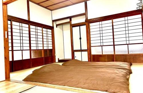 Yahatanishi House | ゲストハウスEn 折尾駅前邸