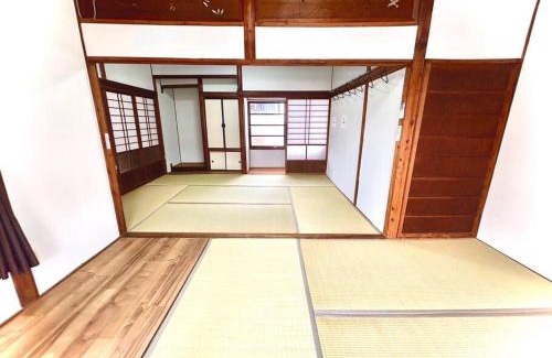 Yahatanishi House | ゲストハウスEn 折尾駅前邸