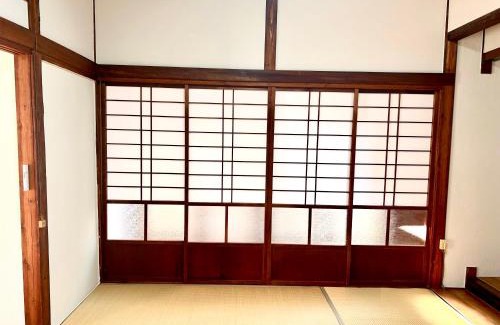 Yahatanishi House | ゲストハウスEn 折尾駅前邸