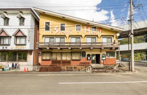 Yuzawa Hostel | ザホテル湯沢スターダスト
