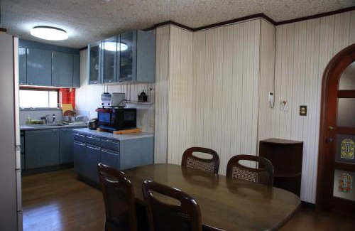 Tsurugi-cho House | 上田屋 半田館