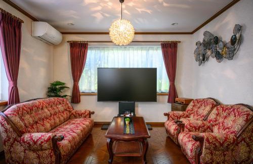 Higashi Ward Villa | 中山宿 Nakayama Villa 車移動に便利な広島高速すぐそば165平米の贅沢空間 無料駐車場に充電スタンド有り supported by COCOSTAY