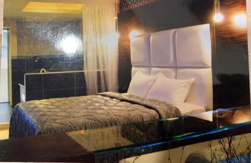 Cianjhen District Hotel | 亞歷山大汽車旅館