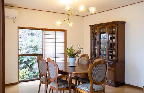 Futo House | 伊豆高原 温泉付別荘 ISANA Mountain Villa - BBQ, Pizza Oven & Hotsprings