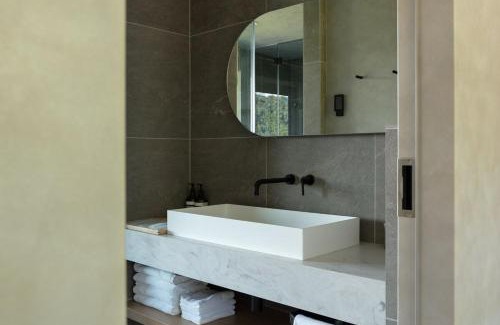 Fujikawaguchiko House | 全室から富士を望み 広い庭で憩う別荘