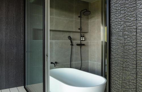 Fujikawaguchiko House | 全室から富士を望み 広い庭で憩う別荘