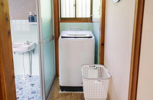 Motoyama-cho House | 四国旅に最適 川まで徒歩10秒の昭和レトロな一軒家