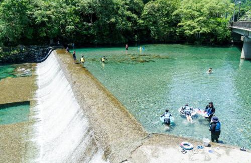 Motoyama-cho House | 四国旅に最適 川まで徒歩10秒の昭和レトロな一軒家
