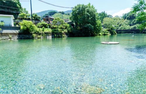 Motoyama-cho House | 四国旅に最適 川まで徒歩10秒の昭和レトロな一軒家