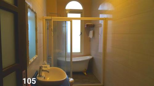 Wujie House | 夢幻城堡民宿