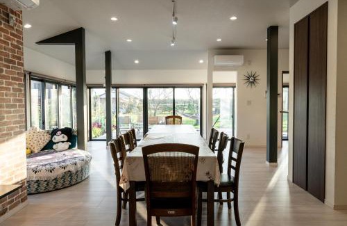 Kujukuri House | 大型貸切別荘 HOUSE ASA 最大22名 サウナ BBQ ホームカラオケ 焚き火 from九十九里海岸歩7分