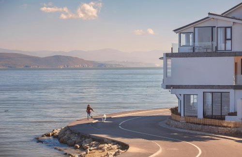 Dali Town Hotel | 大理洱朵花园海景酒店