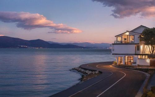 Dali Town Hotel | 大理洱朵花园海景酒店