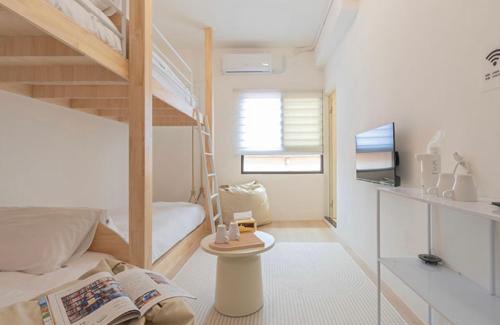 Toucheng House | 宇宙日光小公寓 Universe And Sunlight Apartment