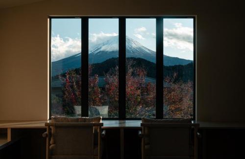 Oishi Villa | 富士山望むプライベートヴィラ 900平方メートルの敷地を貸切利用 憩 ikoi Fuji サウナ 4Kシアター