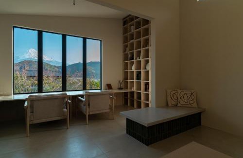 Oishi Villa | 富士山望むプライベートヴィラ 900平方メートルの敷地を貸切利用 憩 ikoi Fuji サウナ 4Kシアター