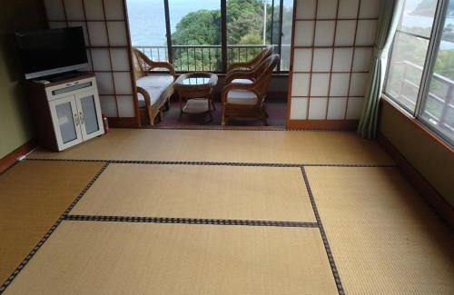 Kawana Apartment | 旅ポストのの花