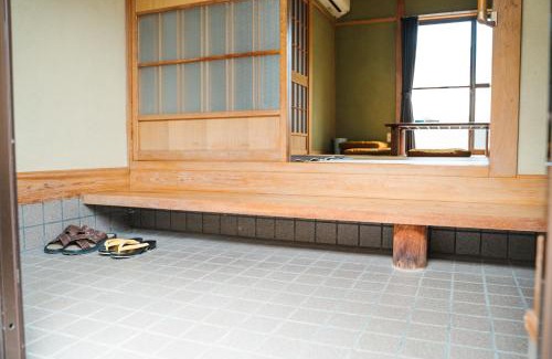 Hoshinooka House | 木の家ゲストハウス松山本館