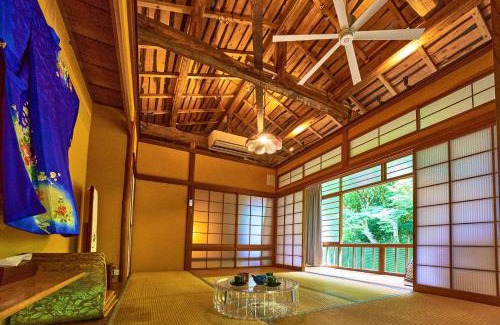 Shuzenji Hotel | 泊まれる廃墟 ぐんじょう
