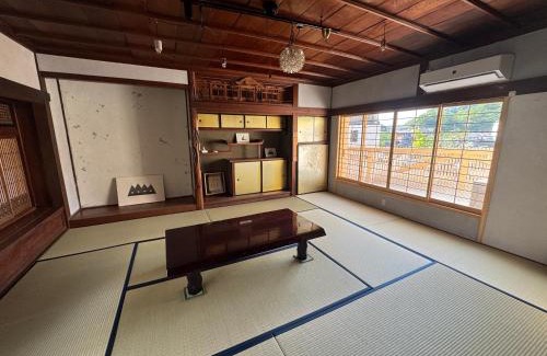 Sukumo House | 海と鉄 1日1組限定の宿