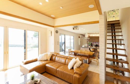 Higashi-ku House | 海の見える一棟貸切リゾートヴィラ hau'oli