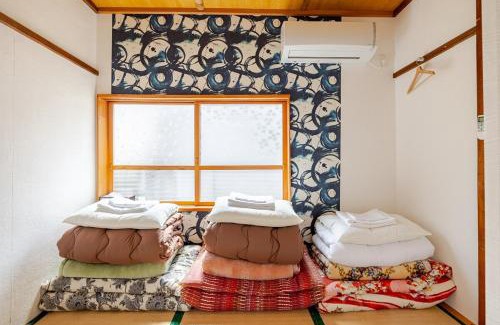 Iwaki Apartment | 温泉徒歩30秒 一棟貸切で最大15名まで 広々キッチンで自炊可