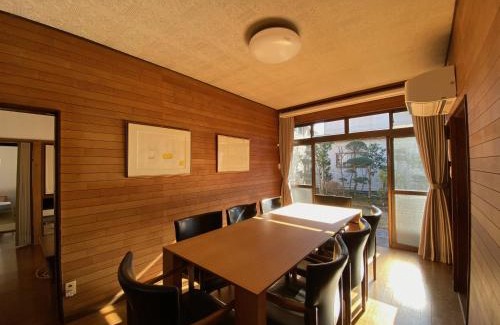 Ninomiya House | 湘南ソラル〜二宮の高台・アートな庭付き日本家屋121㎡／高速WiFi／芝生ドッグラン・ピザ窯BBQ有