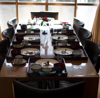 Ninomiya House | 湘南ソラル〜二宮の高台・アートな庭付き日本家屋121㎡／高速WiFi／芝生ドッグラン・ピザ窯BBQ有