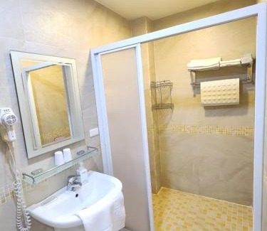 Hualien City Centre House | 花蓮幸福約定民宿4-12人包層,一天招待一組朋友,近花蓮市區中心,花蓮遠東百貨,花蓮文創,東大門夜市