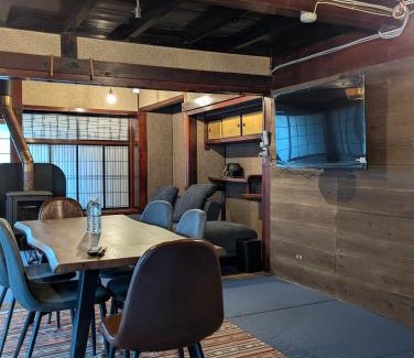 Kami House | 蔵サウナのある貸切古民家宿 ojirotomarlo