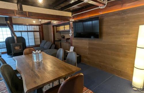 Kami House | 蔵サウナのある貸切古民家宿 ojirotomarlo