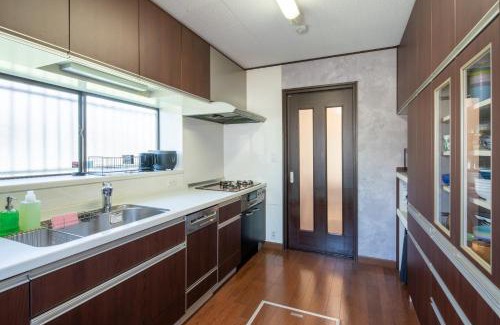 Ichikawa Apartment | 貸切でディズニー20分直通120平米4LDK最大16名吹き抜けと和室成田空港50分a