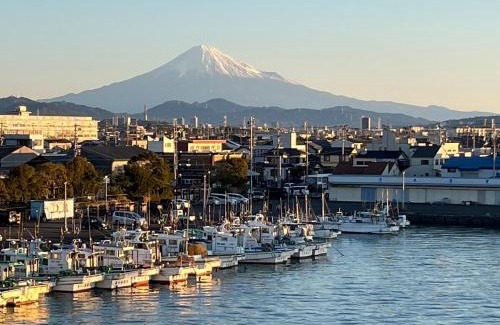 Suruga Ward Apartment | 貸切古民家 海まで徒歩3分 富士山の見える海岸 最大14名宿泊 家族親戚 帰省 合宿 BBQ Japanese ミクソロジーハウスふじや Mixology House Fujiya