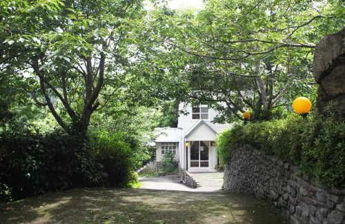 Wufeng House | 迦南山莊