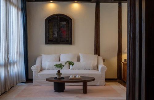 Shuhe Old Town Bed & Breakfast | 隅上人文生活设计师花园度假民宿