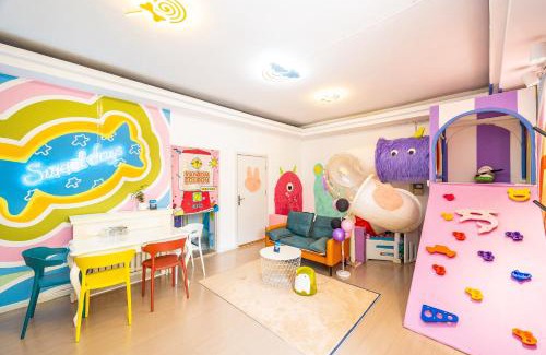 Qingdao City Center Apartment | 青岛旺莎主题民宿