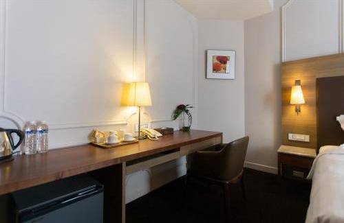 Cianjin District Hotel | 麗馨商旅七賢館