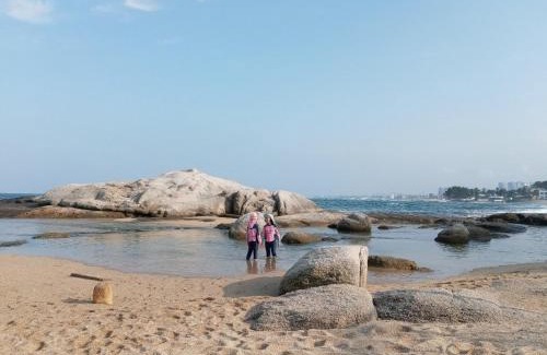 Toseong House | 강원 고성ㅡ 숲속오두막 Forest Cabin 잔디마당 독채 바다차량5분 설악산 울산바위