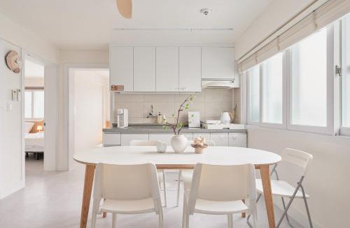 Mangwon-dong Bed & Breakfast | 망원한강도보5분 망원시장 망리단길 홍대11분 14인 넷플렉스 짐보관