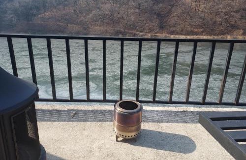 Anseong House | 미리내 호숫가 독채펜션