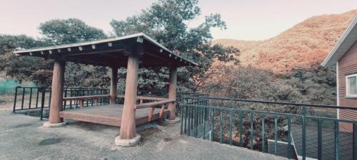 Anseong House | 미리내 호숫가 독채펜션