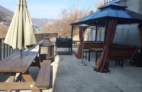 Anseong House | 미리내 호숫가 독채펜션