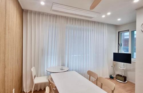 Hangangno-dong Villa | 삼각지역 트리플 역세권 단독주택 1층