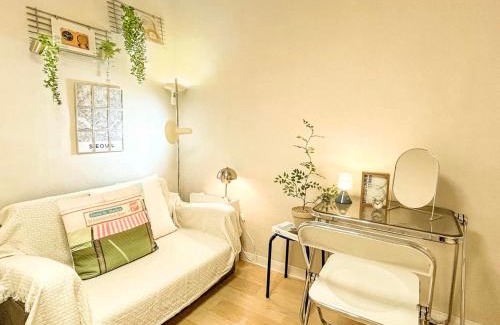 Seongdong-gu Apartment | 성수 안 스테이