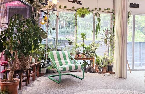 Yangyang House | 양철지붕위의 고양이Cat on a Hot Tin Roof