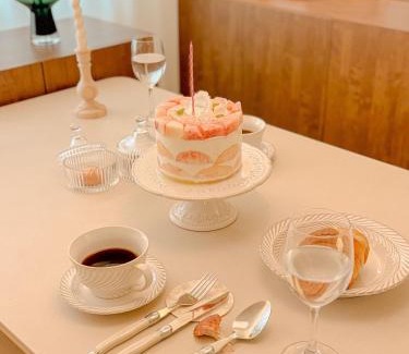 Yeonnam-dong Apartment | 연남동,경의선숲길,홍대입구2번출구,올리브영,연세대,세브란스병원,2룸3베드,Ak홍대쇼핑,짐보관