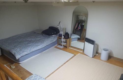 Oryu-dong Apartment | 완전 2층 룸 2m 3인 가능여의도20분강남30분가산디지탈10분고척돔5분 거실 주방 침실