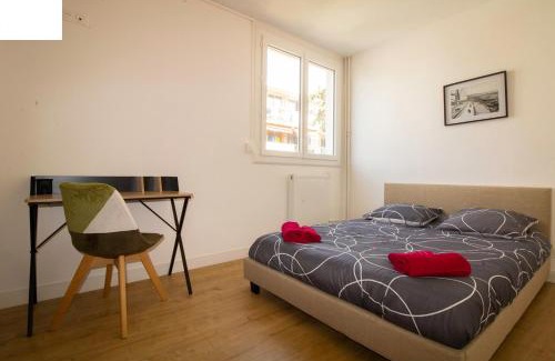 Lemasson Apartment | 005- Appartement 6 chambres, Tramway, Parking,Clim